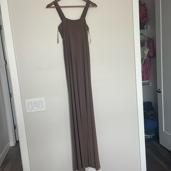 Elegant Brown Maxi Dress - Picture 5 of 6